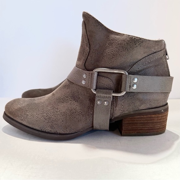 NOT RATED FINCH BOHO RODEO DISTRESSED SLOUCHY HARNESS ANKLE BOOTIE IN TAUPE Sz10 - Picture 5 of 14